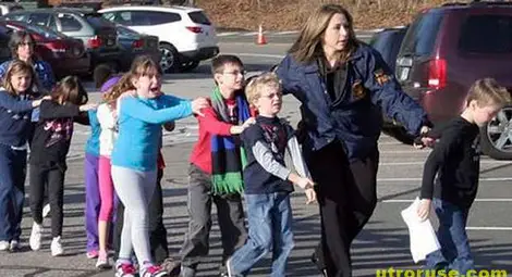 Най-малко 27 жертви при стрелба в начално училище в САЩ