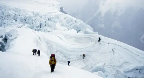 Homo sapiens краде и на Еверест - бутилки с кислород