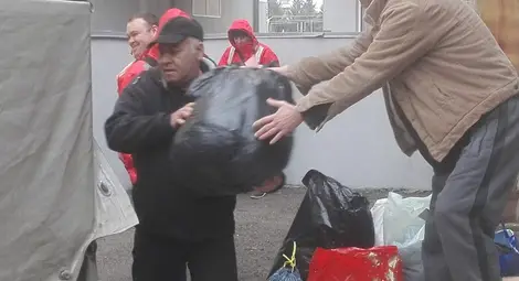 Два тона дрехи получиха бедни и бездомни в Русе