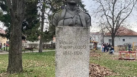 Паметникът на войводата в Севлиево. Снимки: www.rositza.com