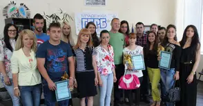 Снимки пращат двама абитуриенти на екскурзия в Румъния