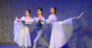 Нова постановка на „Лебедово езеро“ радва публиката с премиера днес