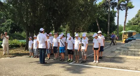 Деца разпънаха офицерски и войнишки  палатки в двора на Военния клуб в Русе