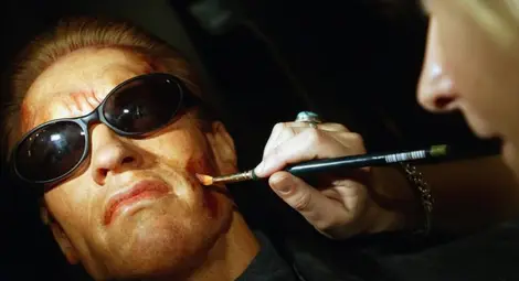 Бисерите на известните: Гей брак между мъж и жена, Япония в Африка и селфи с Исус /галерия/