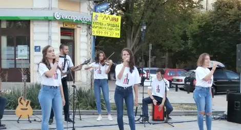 Млади певци и музиканти вдигнаха  адреналина със &bdquo;Седнало е Джоре&ldquo;