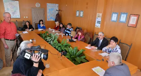 Цирк "Балкански" купува три бебета лъвчета от разградския зоокът