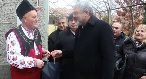 Ден след Бабинден в Черешово празнуваха и уникалния Дядовден Ден след Бабинден в Черешово празнуваха и уникалния Дядовден