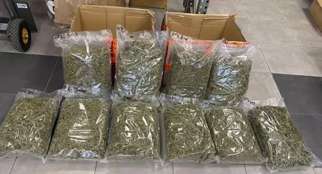 Над 18 кг марихуана задържаха митнически служители в две международни куриерски пратки от Италия за Гърция