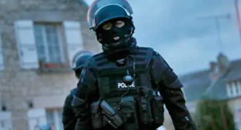 Заповед до френските полицаи: Носете оръжието си постоянно, терористите са се активизирали