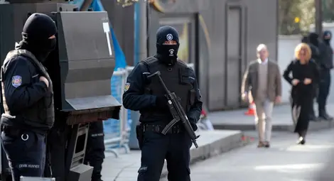 Издирват атентатора от &bdquo;Рейна&ldquo; до границата с България