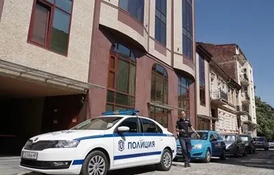 Какво стои зад вълната от бомбени заплахи към медии и летища у нас?