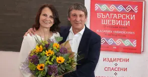 Шевиците на Здравка Димитрова грейнаха в Доходното здание