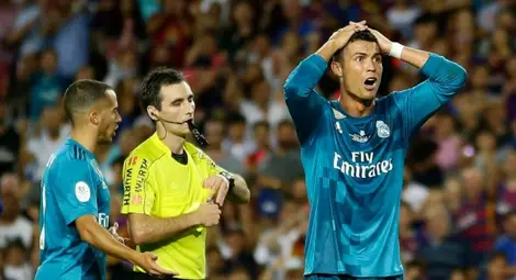 Роналдо изгоря за пет мача след агресия срещу рефера в Ел Класико Роналдо изгоря за пет мача след агресия срещу рефера в Ел Класико