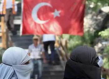 Хиляди протестиращи се върнаха на площада Таксим