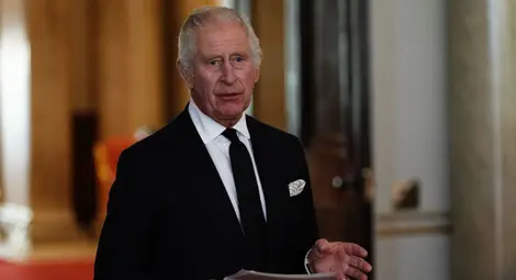 Мъжът, който замери с яйца Чарлз III, получи забрана да носи такива на обществени места Мъжът, който замери с яйца Чарлз III, получи забрана да носи такива на обществени места