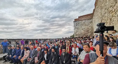 Първият випуск на Русенския университет във филиала във Видин получи дипломи на тържествена церемония /галерия/