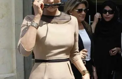 Без фередже и хиджаб: Първата дама на Катар строши традициите