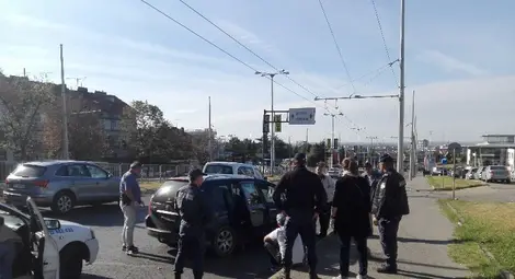 Три вида наркотици заловени в пежо под бившите „Печатни платки“ Три вида наркотици заловени в пежо под бившите „Печатни платки“