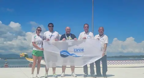 Община Русе получи знамето за град домакин на Световното първенство по драконови лодки през 2025 г.