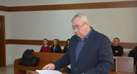 Шефът на общинарите във Ветово с два неуспешни опита да спре делото за бюджета