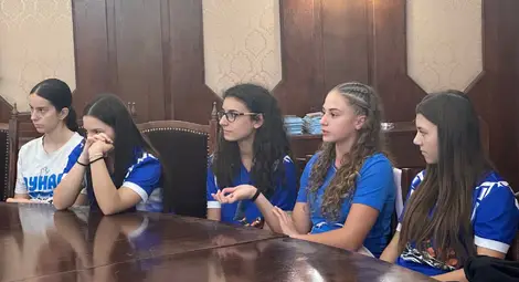 Кметът Пенчо Милков награди баскетболистките на &bdquo;Дунав Русе 2016&ldquo; за успехите им на Държавното първенство за момичета