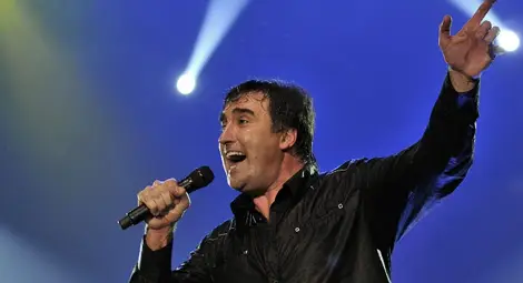 Веселин Маринов изнася коледен концерт на площада