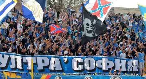 Фенове на Левски нападнаха екип на БНТ2, полицията безсилно кърши ръце