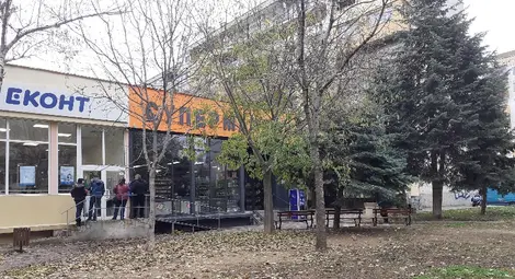 Блок &bdquo;Козница&ldquo; подозира супермаркет за всекидневни купища боклук на тротоара