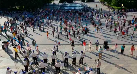 Танцьори посветиха флашмоб  на дунавския километър 495