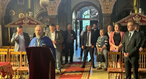 СДС откри предизборната си кампания в Русе с молебен за успех и бели гълъби СДС откри предизборната си кампания в Русе с молебен за успех и бели гълъби