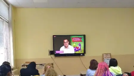 Светльо от БиТиВи чете &bdquo;Серафим&ldquo;  пред учениците от &bdquo;Йордан Йовков&ldquo;