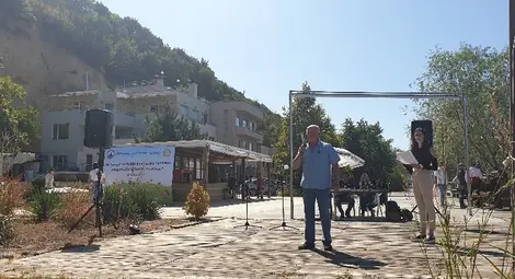 Ротарианци готвиха раци и въртяха чеверме на благотворително барбекю