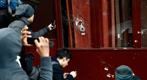 Разпознаха двама от атентаторите - френски и сирийски граждани