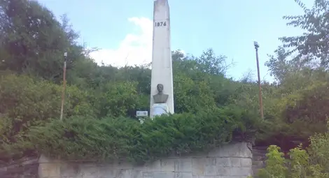 Ремонтират паметника на Панайот Волов в Бяла