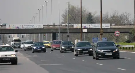 Натоварен трафик, две верижни катастрофи и загинал на Разпети петък