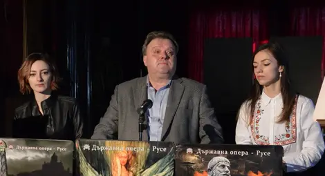 Директорът на операта Иван Кюркчиев представи премиерите през април. 			   Снимка: Красимир СТОЯНОВ