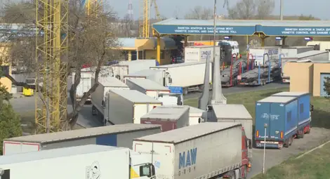 Британско проучване: Дунав мост при Русе е сред най-опасните участъци за тирове Британско проучване: Дунав мост при Русе е сред най-опасните участъци за тирове