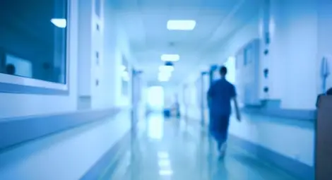 Бюрократична въртележка спъва лечението на 8-годишно болно дете