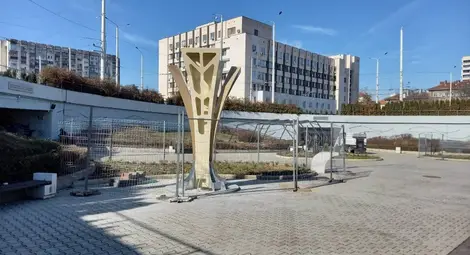 Антитоплинният остров под Кръговото напредва преди жегите