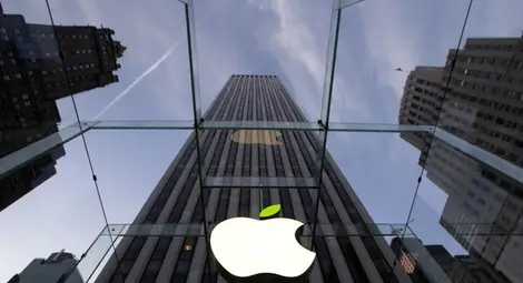 "Епъл" съкращава производството на iPhone с 10% през 2017 г.