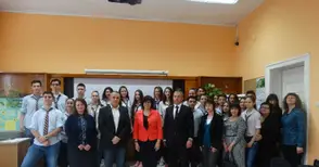 Гимназисти намират свои решения как да спестяват и финансират