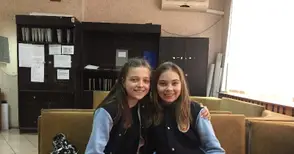 Дарина и Мартина, които намериха и върнаха портмоне: Не се чувстваме героини, не ни е било  целта да сме във вестника и във Фейсбук