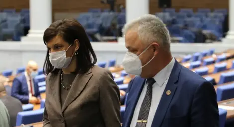 Парламентът подкрепи правителството за покупката на COVID-ваксини