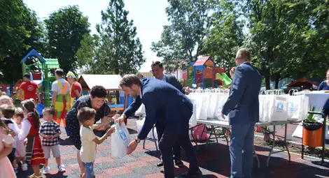 Глоджево вече има обновена с дарение от "Каолин" детска площадка