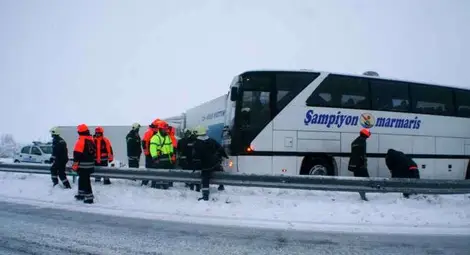 Автобус падна в дере на влизане в София Автобус падна в дере на влизане в София