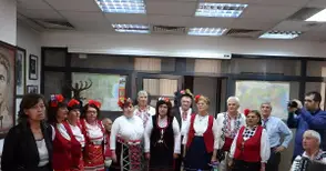 Ценовската „Зорница“ изви хоро  в центъра на румънската столица