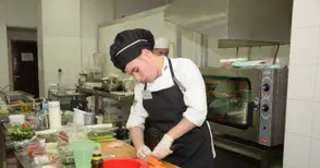 Мариян Иванов от гимназията по туризъм победи в състезанието на младите готвачи