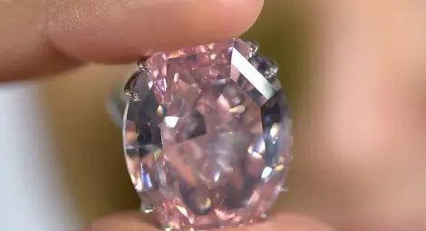 Скандал около "Кристис", продали краден розов диамант Скандал около "Кристис", продали краден розов диамант