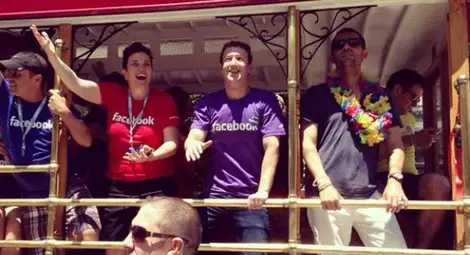 Марк Зукърбърг оглави гей парада в Сан Франциско