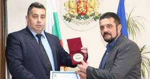 „Приказка за България“ с плакет от Григоров за патриотично възпитание